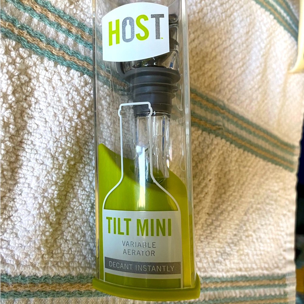 Host Tilt Mini wine aerator